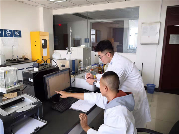 2.项目团队研发第二代抗菌材料.jpg
