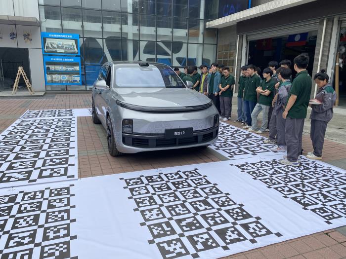 校企双导师共同开展《新能源汽车故障诊断与排除》课程“动力电池系统故障诊断与排除”项目复盘 (2).JPG